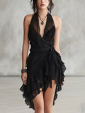 Vestido Corto Negro con Escote Halter de Encaje y Volantes