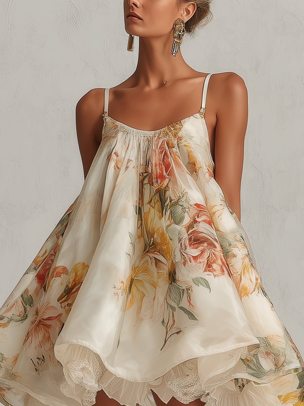 Vestido Corto floral beige con bordado de encaje