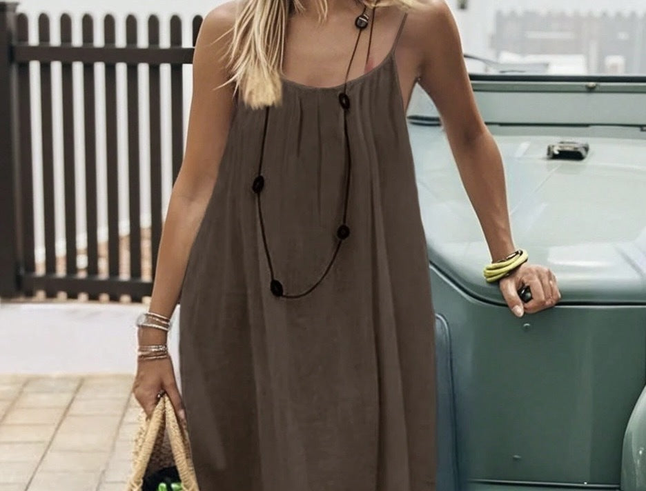 Vestido Corto de Seda Helada en Colores Sólidos con Volantes y Espalda Descubierta