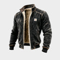 Chaqueta con aspecto de cuero y diseño distintivo