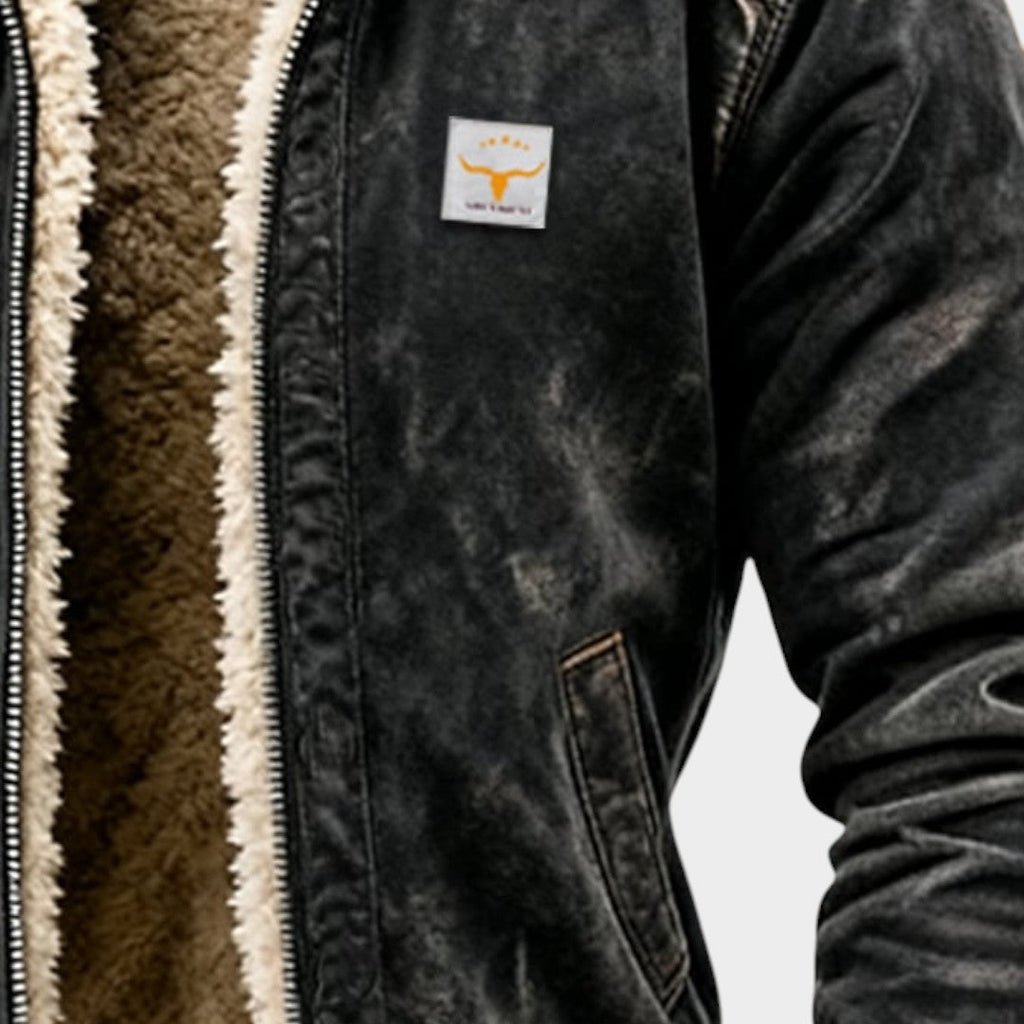 Chaqueta con aspecto de cuero y diseño distintivo