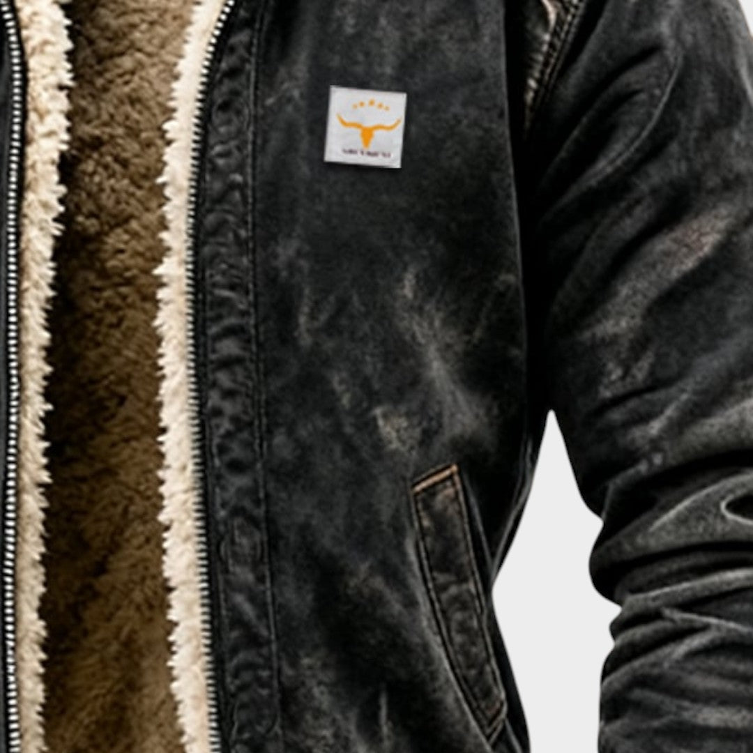 Chaqueta con aspecto de cuero y diseño distintivo