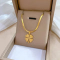 Trébol de cuatro hojas dorado