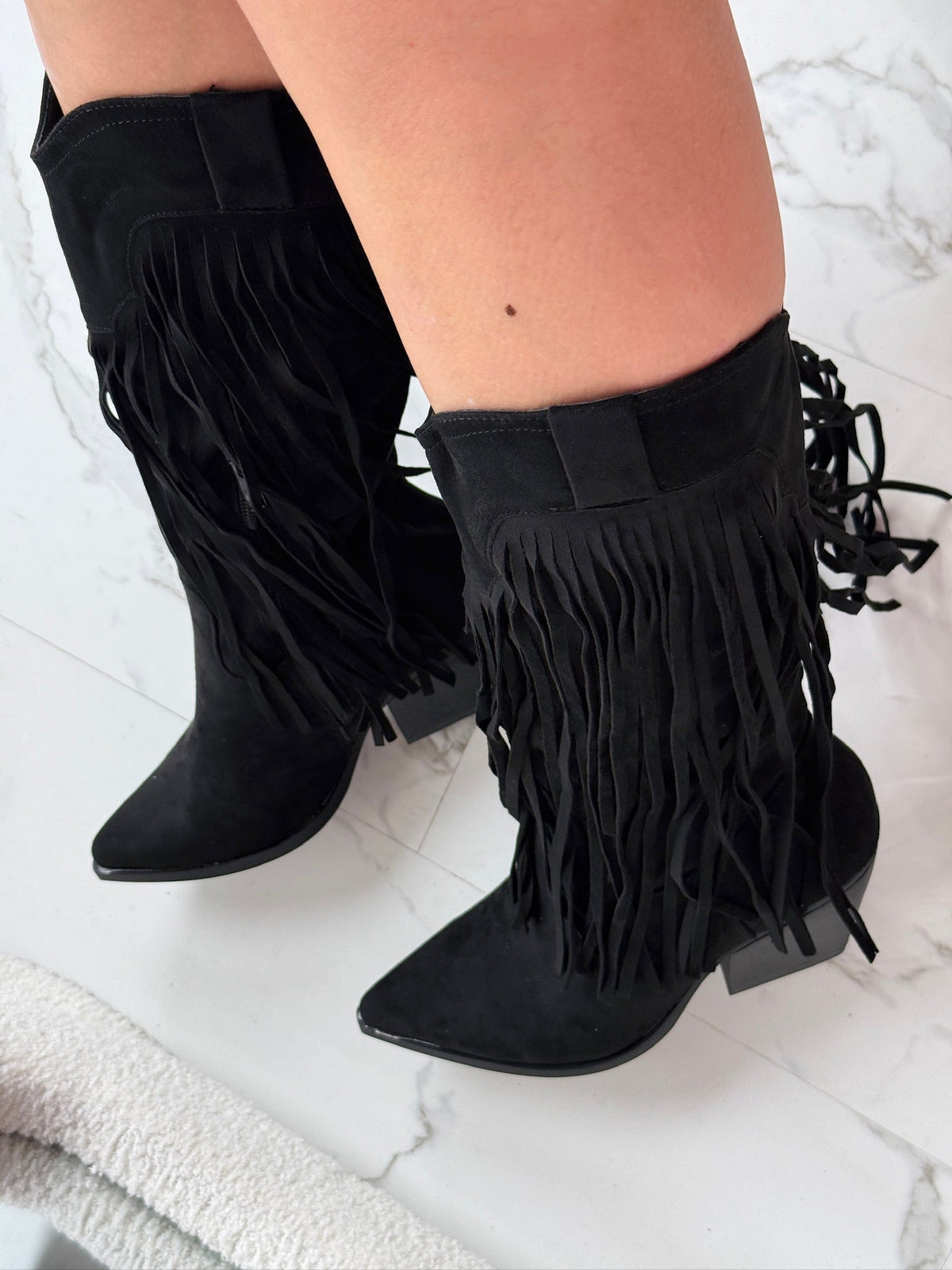 Botas Altas Negras con Flecos