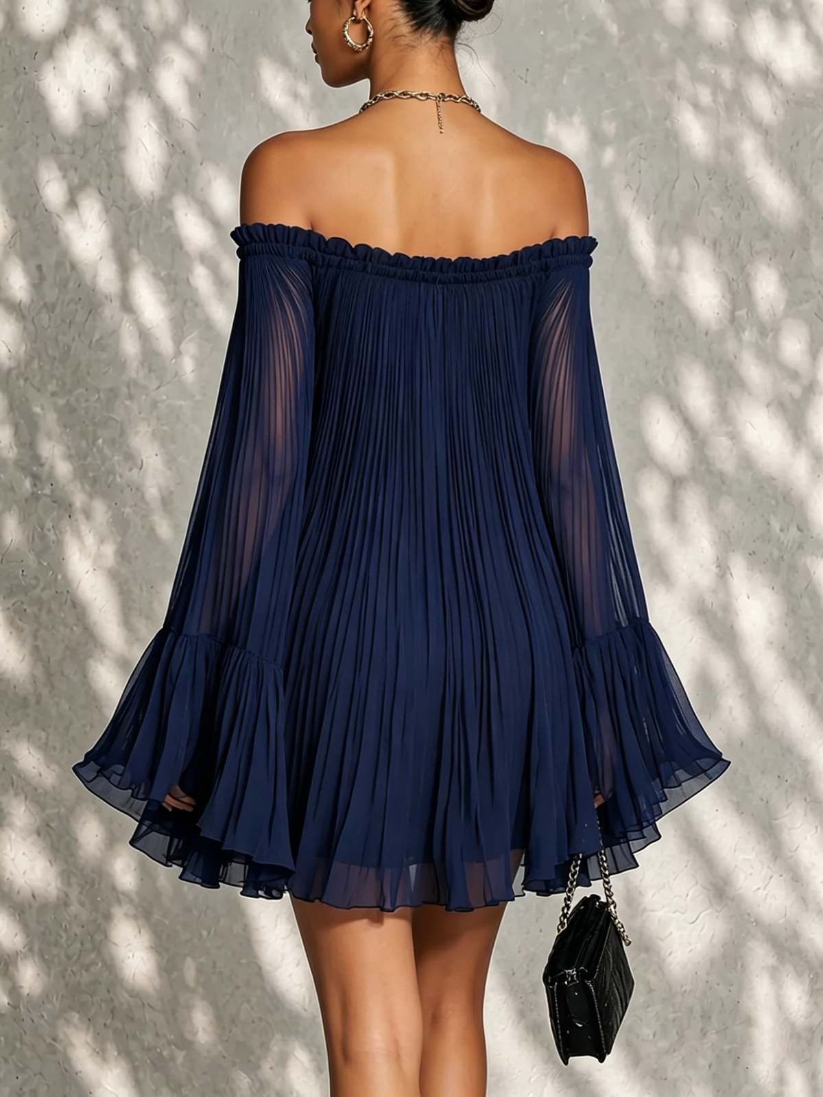 Vestido Corto de Manga Acampanada con Volantes y Hombros Descubiertos