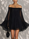 Vestido Corto Negro con Mangas de Campana y Volantes