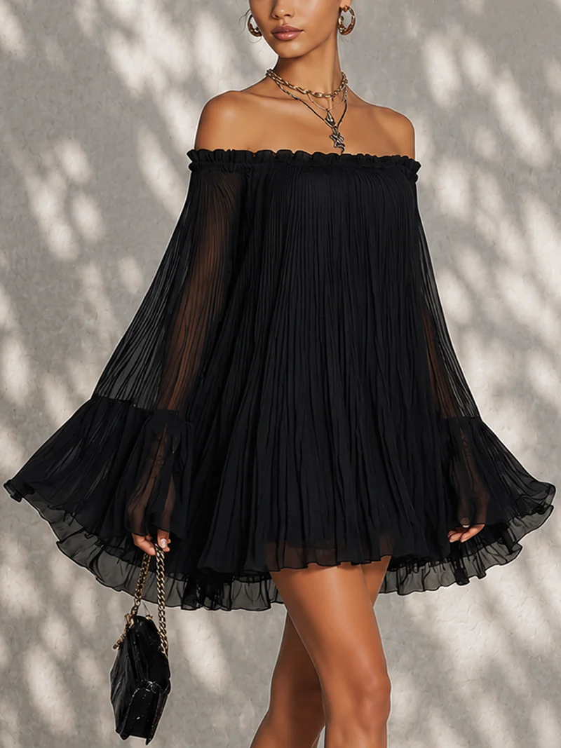 Vestido Corto Negro con Mangas de Campana y Volantes