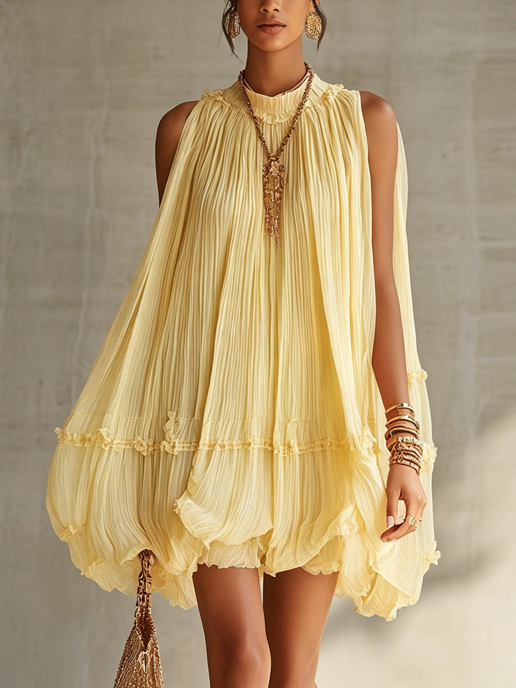 Vestido Corto de Volantes en Chiffon Amarillo con Escote Halter
