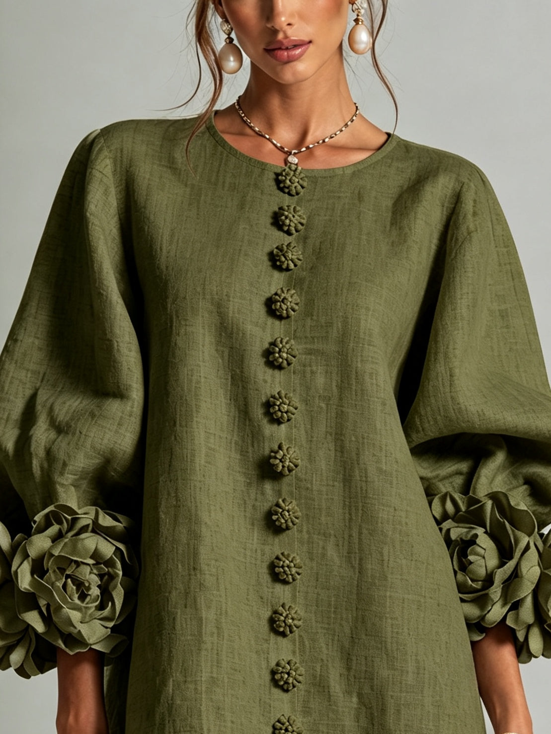 Vestido mini floral en verde oliva con puños florales