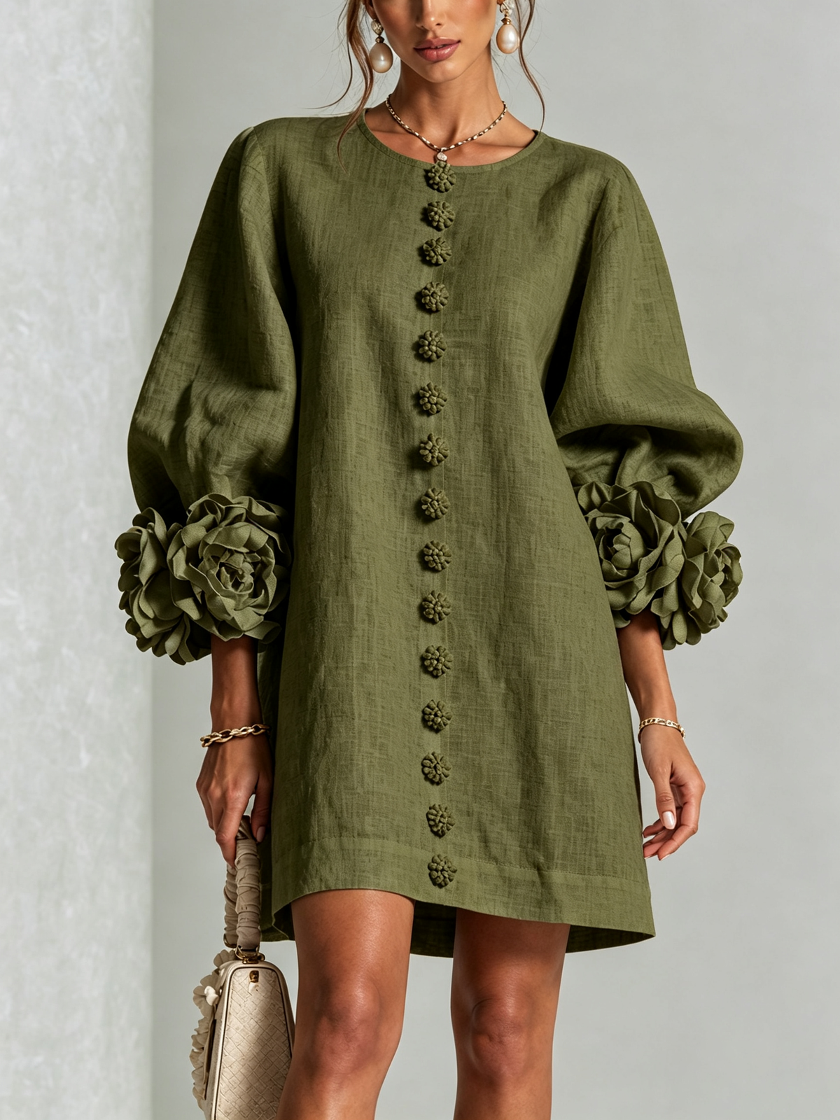 Vestido mini floral en verde oliva con puños florales