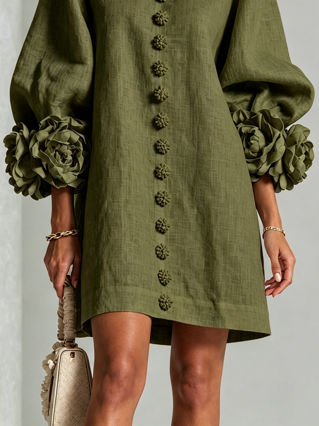 Vestido mini floral en verde oliva con puños florales