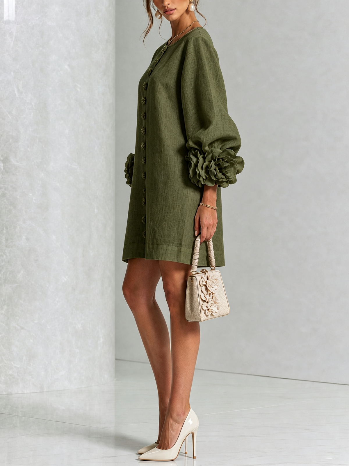 Vestido mini floral en verde oliva con puños florales