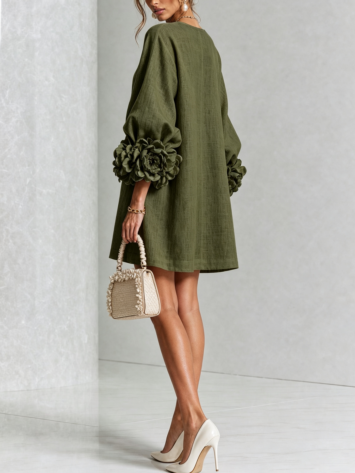Vestido mini floral en verde oliva con puños florales