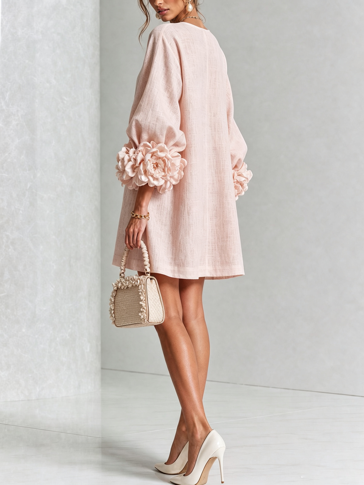 Vestido mini floral rosa con botones y mangas florales llamativas