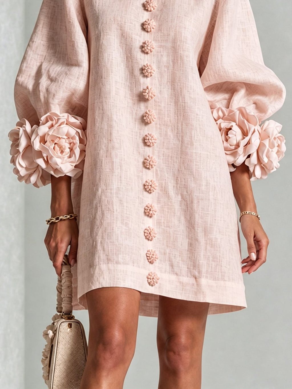 Vestido mini floral rosa con botones y mangas florales llamativas