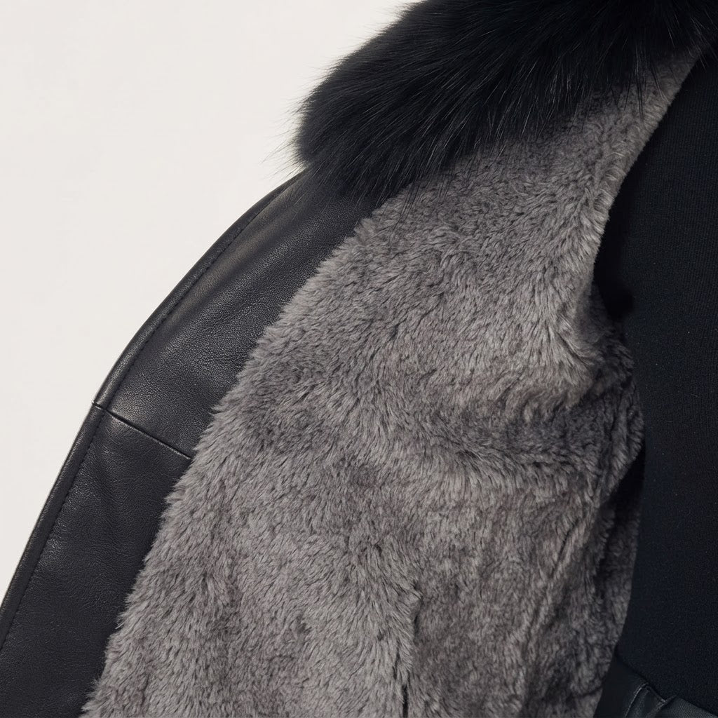 Chaqueta larga con cuello de piel
